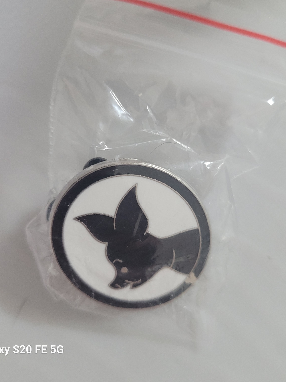 Authentic 2009 Piglet Silouette Trading Pin - Picture 1 of 2